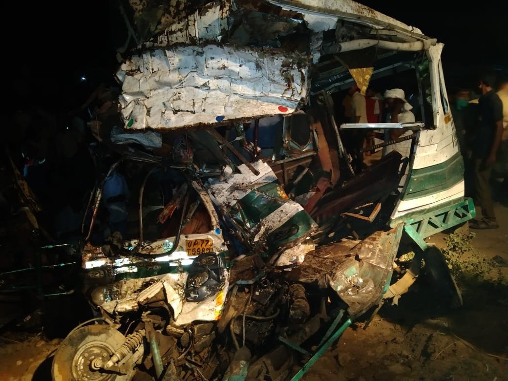 भीषण सड़क Accident 16 लोगों की मौत