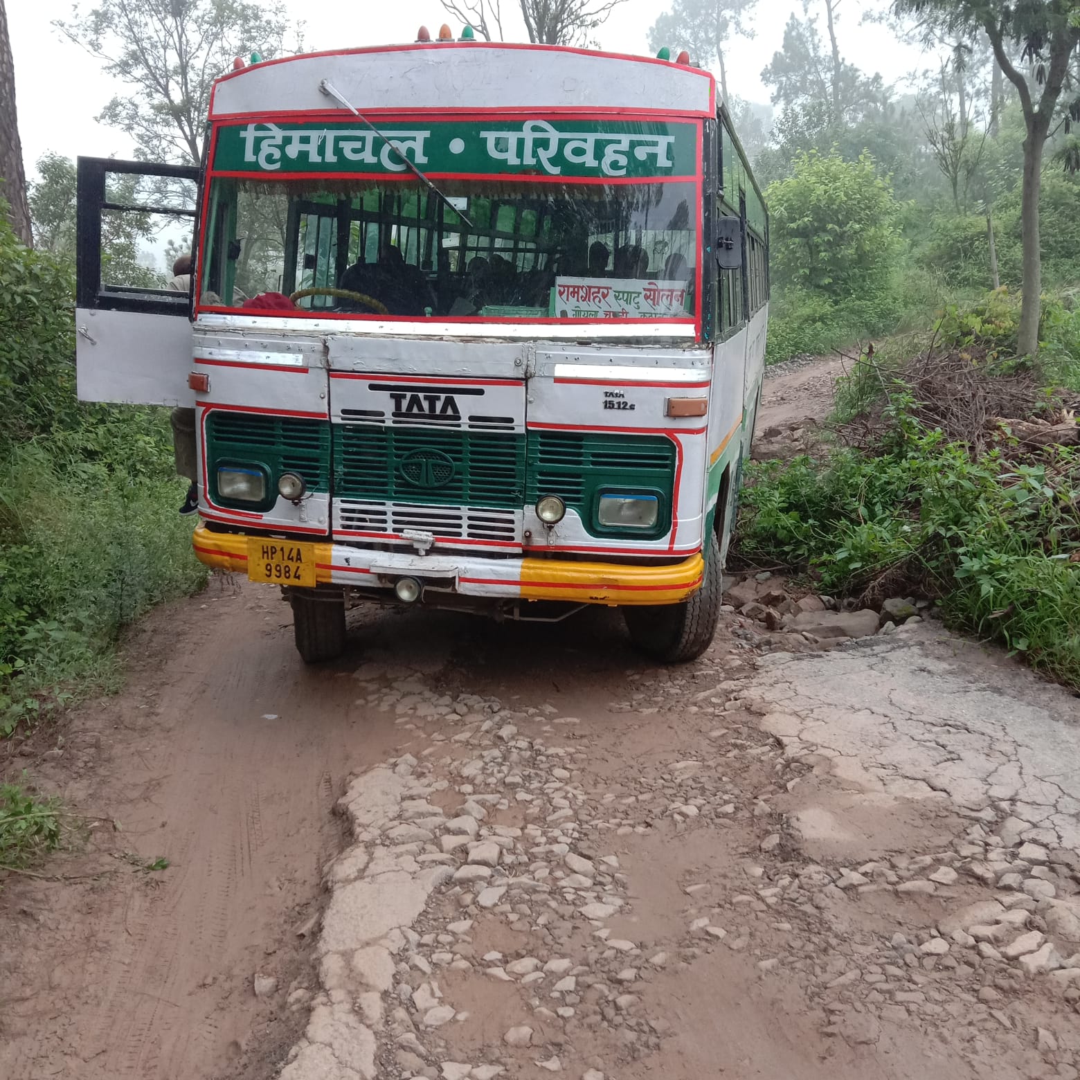 Chiyachi-गोयला-चंडी-कृष्णगढ़ सड़क की हालत खराब