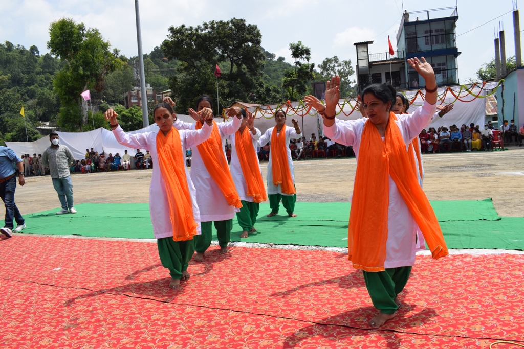 राजिन्द्र गर्ग ने Arki चौगान में फहराया तिरंगा