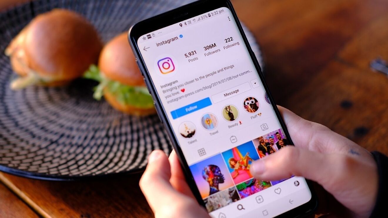 क्या आप Partner से छुपाना चाहते हैं Instagram पोस्ट