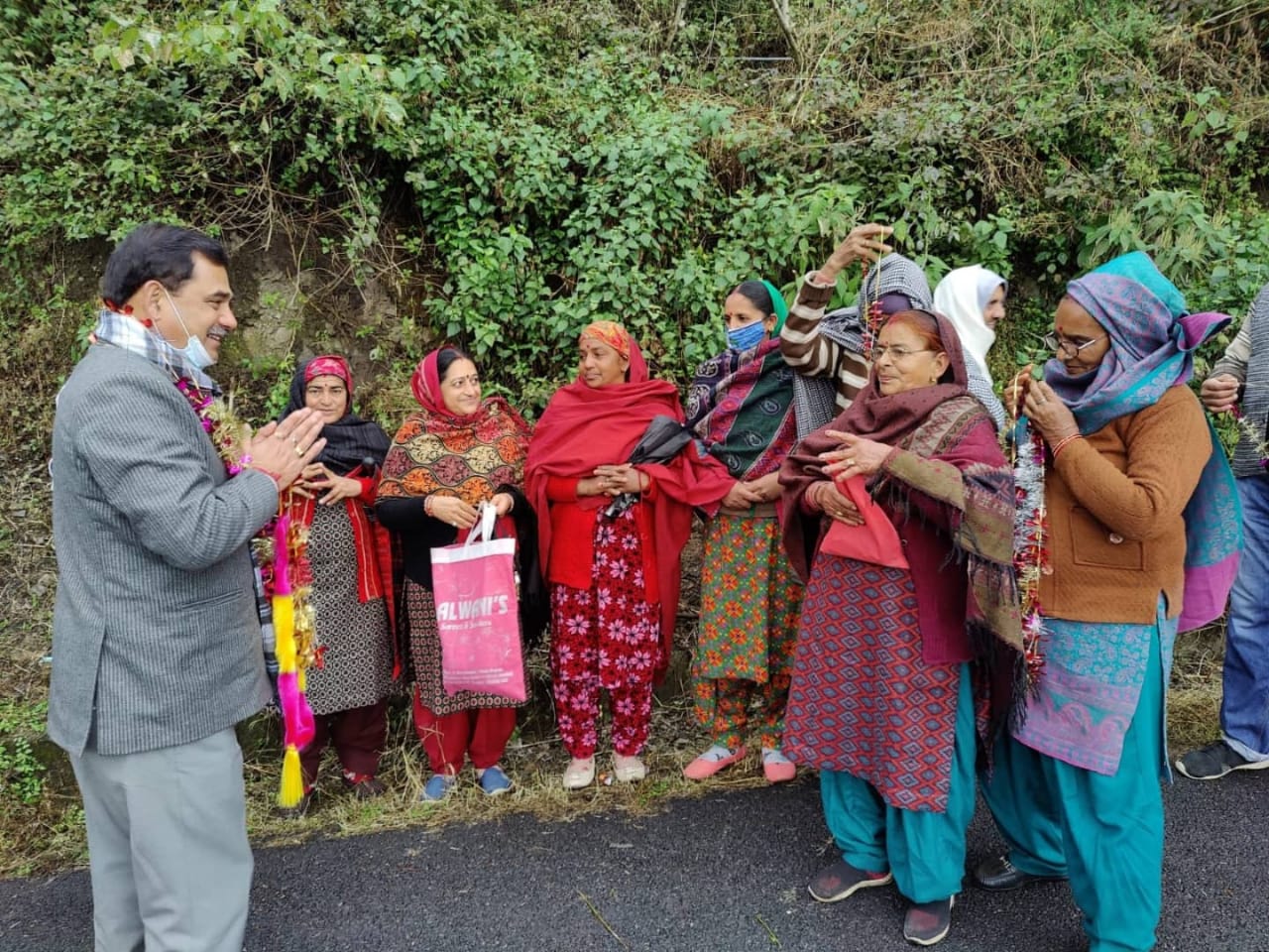 अर्की के विधायक ने किया बड़ोग और डुमेहर पंचायत का दौरा