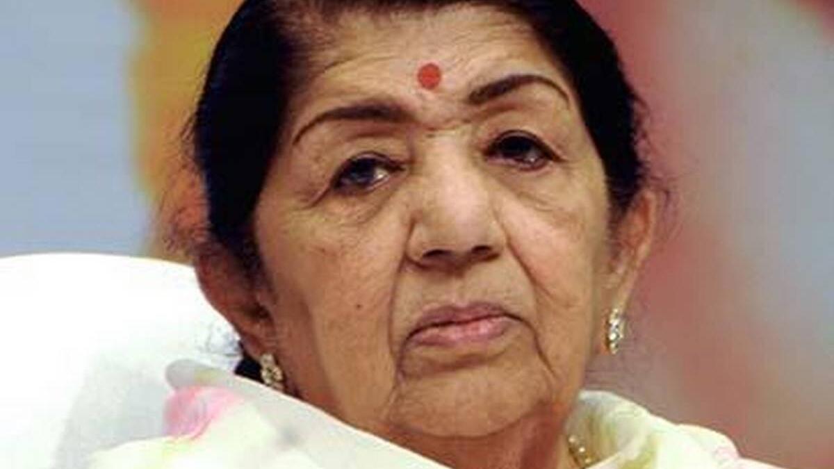 Lata Mangeshkar हुईं कोरोना पॉजिटिव